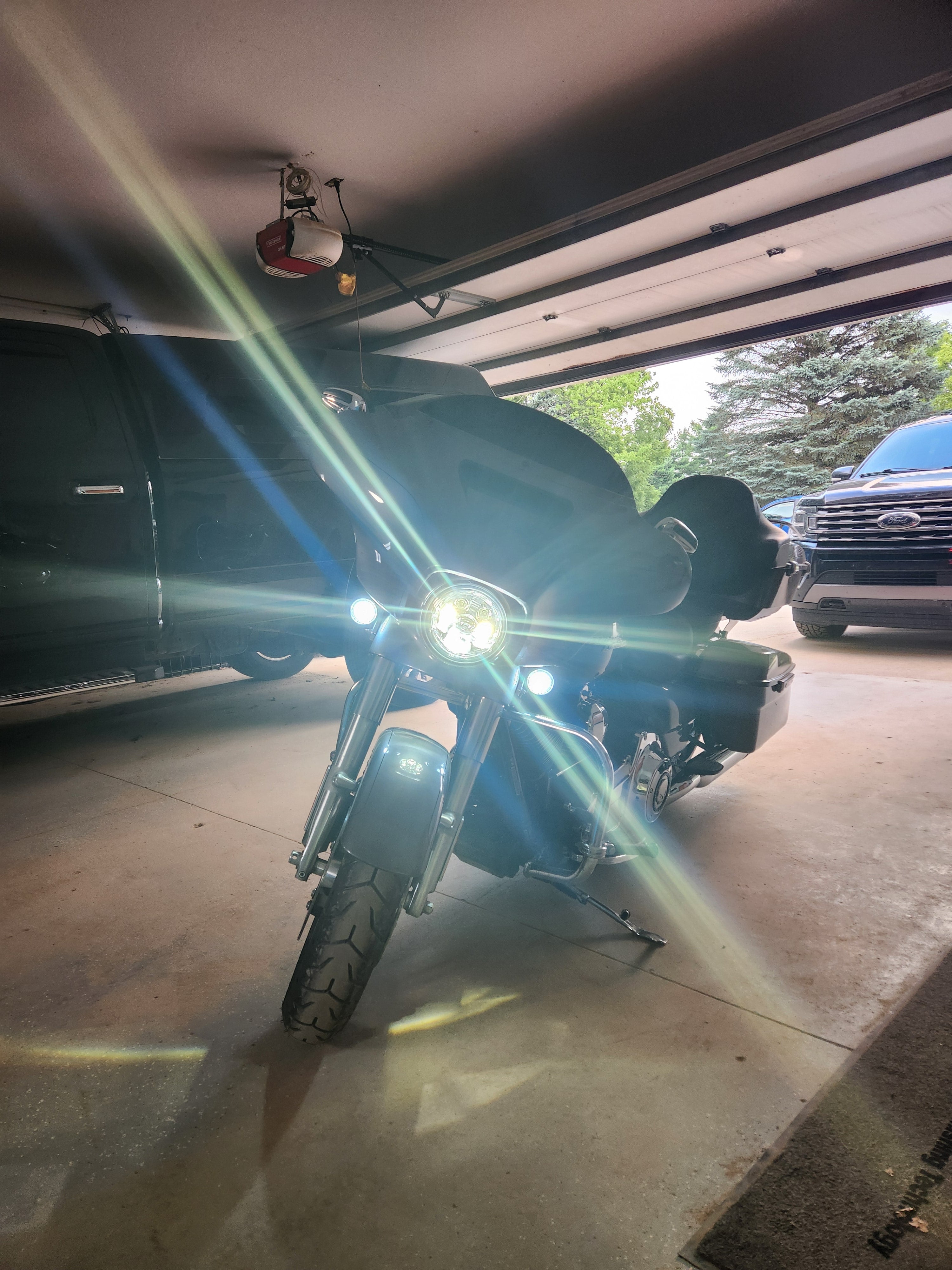 Picture of Electric Scooter vs Electric Motorcycle: Pros and Cons to Consider