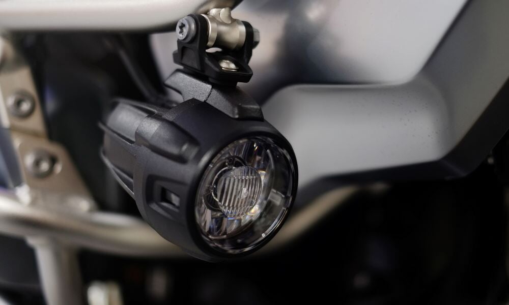 The Difference Between Motorcycle Fog Lights and Headlights