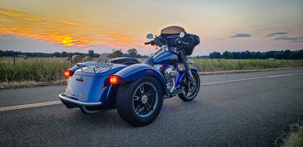 Eagle Lights Flashing Strobe LED Squareback Tail Brake Light Kit for Harley Davidson Tri Glide Models